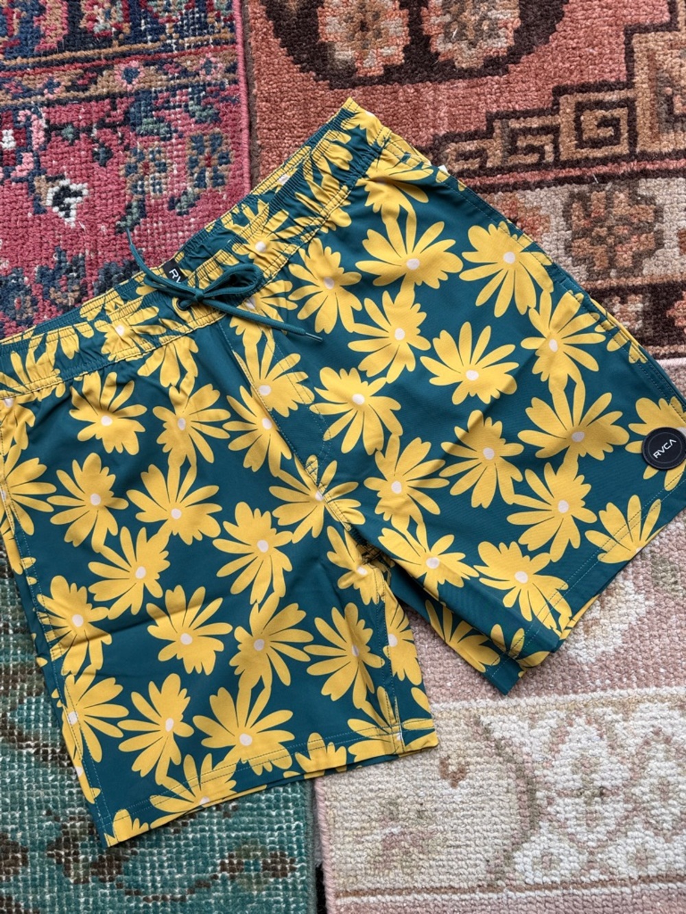 RVCA ~ WESTLEY TRUNK 17 ~ Teal Swim Shorts with Yellow Daisy Print ~ Large